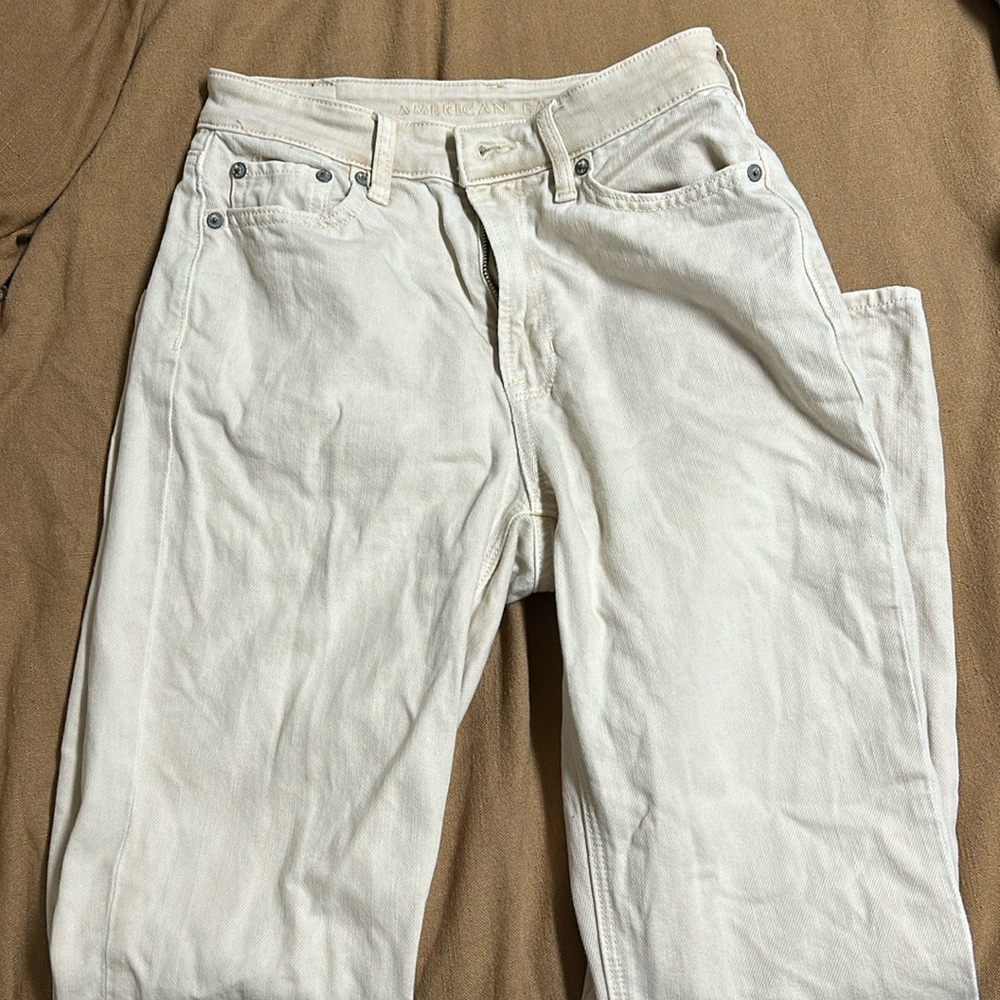 Cream American eagle mom jean